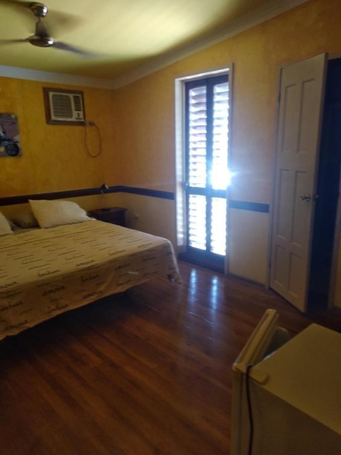 The Lighthouse At Casa Max Hotel โบกัสทาวน์ ภายนอก รูปภาพ