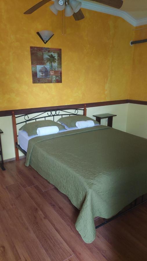 The Lighthouse At Casa Max Hotel โบกัสทาวน์ ภายนอก รูปภาพ
